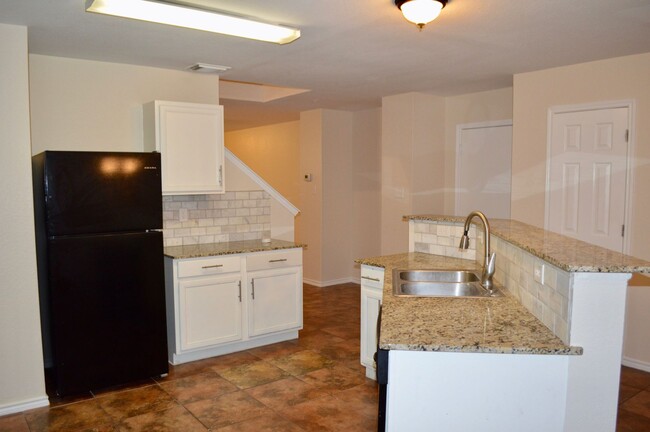 Building Photo - Beautiful remodeled 4 bedroom 2.5 ready to...