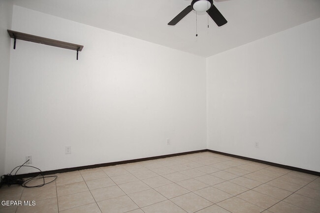 Building Photo - 8489 Roseway Dr