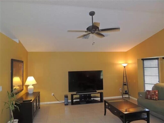 Building Photo - 264 Valdiva St