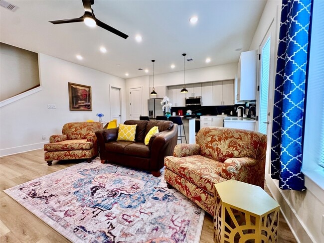 Building Photo - 225 Noras Ln