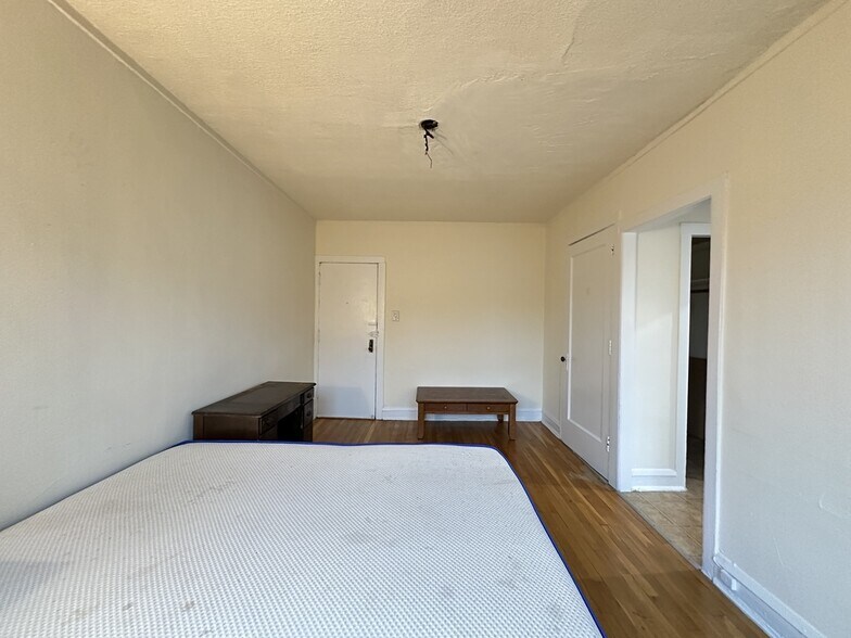 Building Photo - 3310 W Schubert Ave