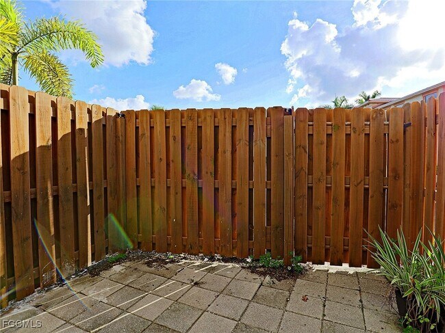 Building Photo - 15385 Bellamar Cir
