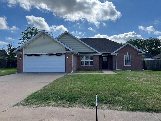 Primary Photo - 1705 N Valor