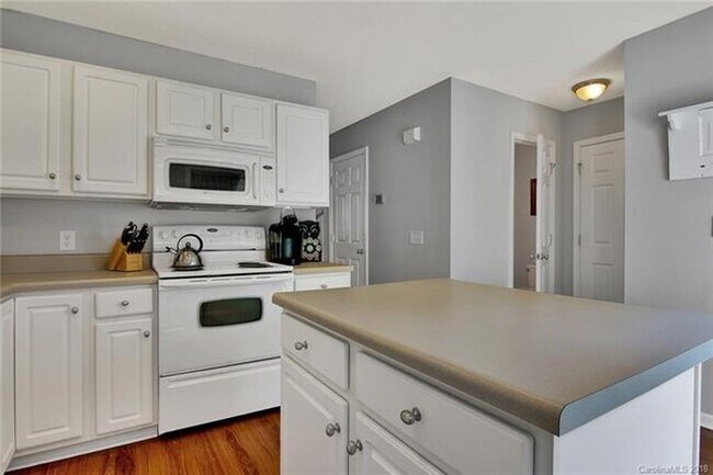 Building Photo - Exclusively Offered by Muse Realty, LLC