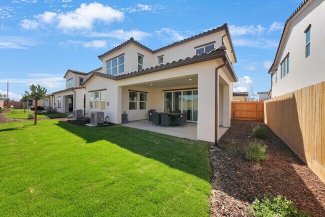 Building Photo - 2133 W Cardinal Ave