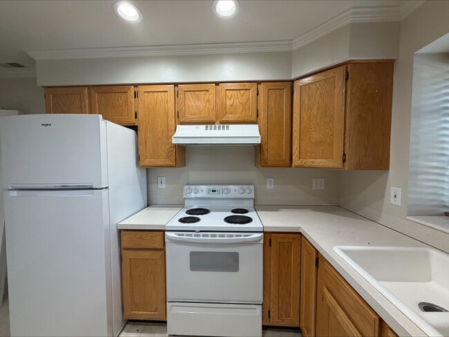 Building Photo - Move In for Less! $1,000 Move-In Credit | 2 Bed 1.5 Bath Condo in Ogden!