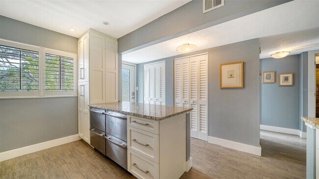 Building Photo - 1601 Pelican Point Dr