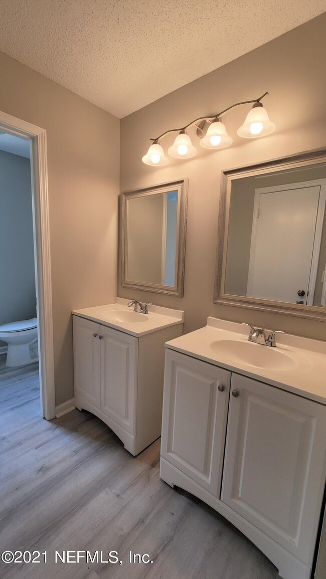 Building Photo - 3947 LAURELWOOD Dr