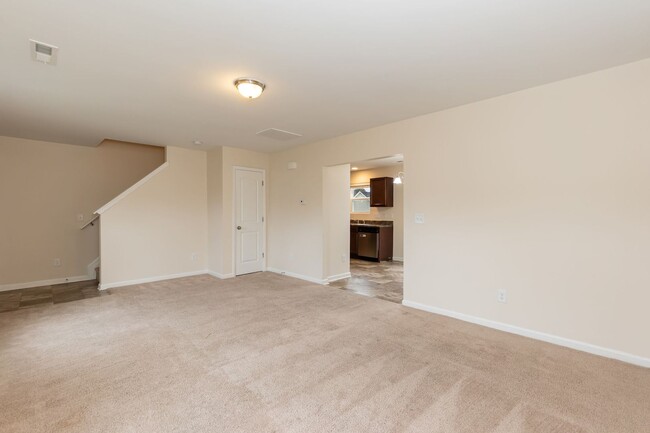 Building Photo - Move In Ready Lillington Home!