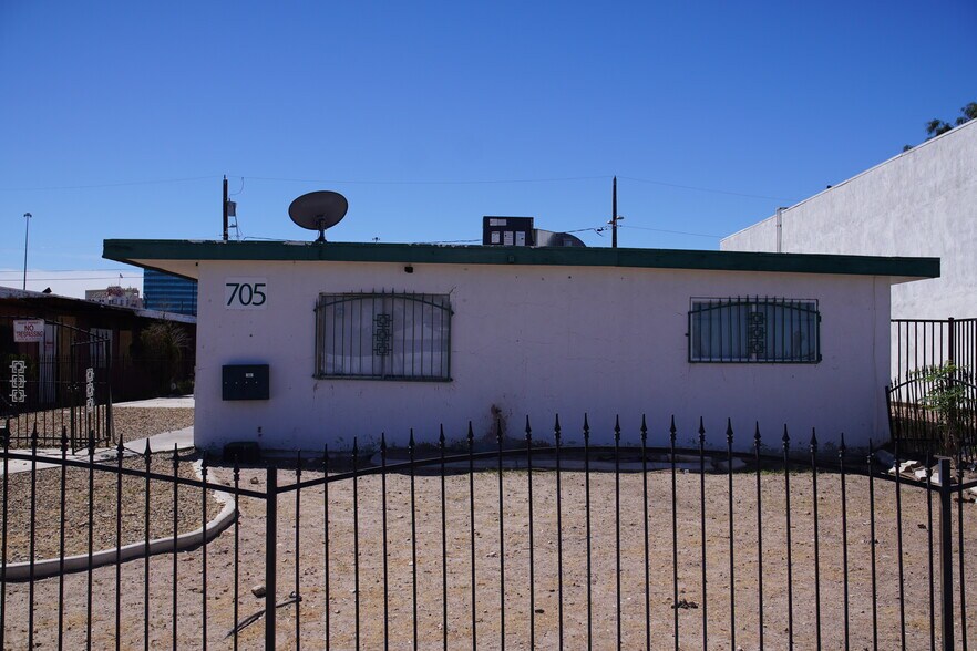 Building Photo - 705 Morgan Ave