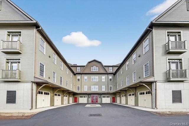 Building Photo - 15 Cropsey St