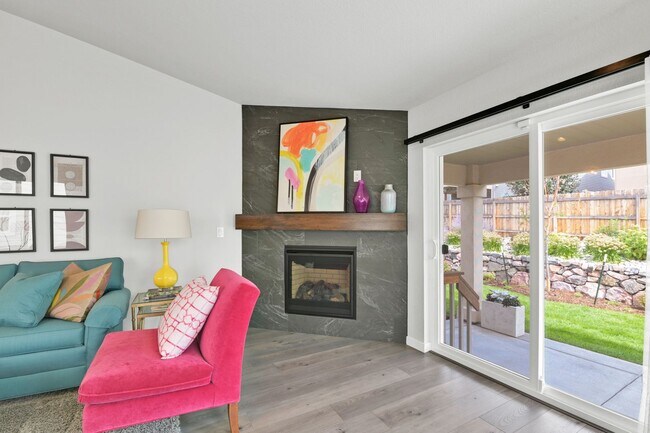 Building Photo - Beautiful "like new" home available for re...