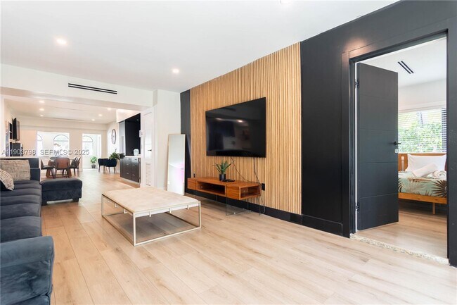 Building Photo - 2360 SW 12th St