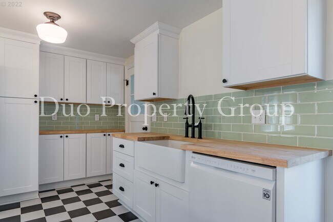 Building Photo - 8th Street