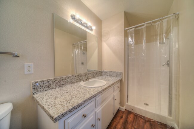 Building Photo - 41084 Beachwood Ave