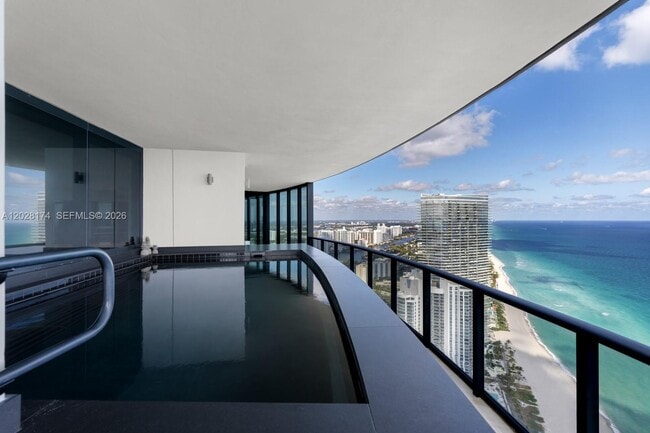 Building Photo - 18555 Collins Ave
