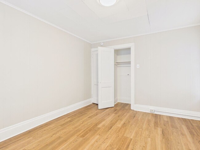 Building Photo - 3 Bedroom on Dunkle St.