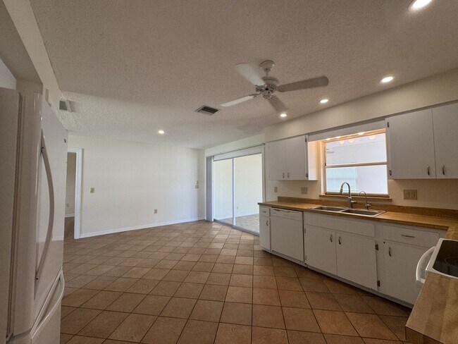 Building Photo - 1039 Kimball Rd