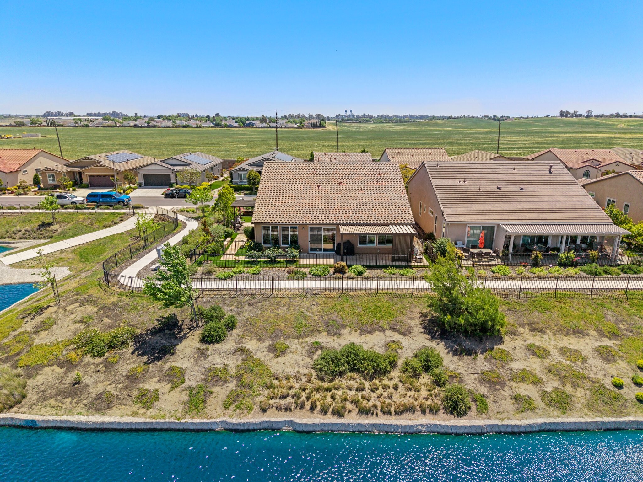 Building Photo - 377 Silver Ridge Dr