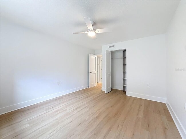 Building Photo - 200 Country Club Dr