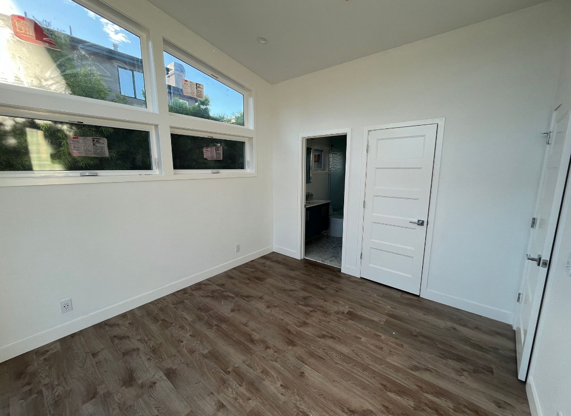 Master Bedroom with En Suite Bathroom. - 245 Medio Ave