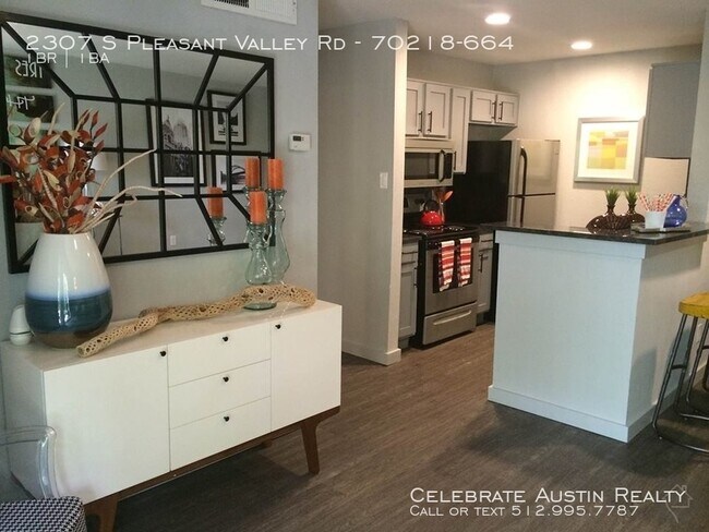 Building Photo - Trio