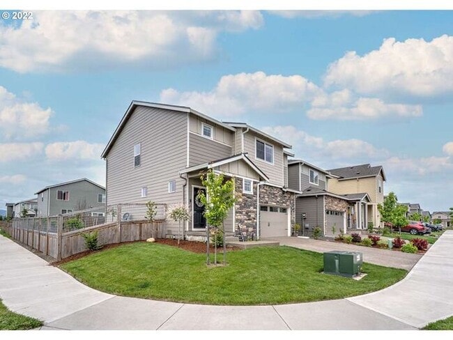 Building Photo - Spacious Newer Home Ready for Move IN