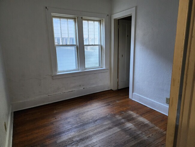 Building Photo - 1306 Villa Ave