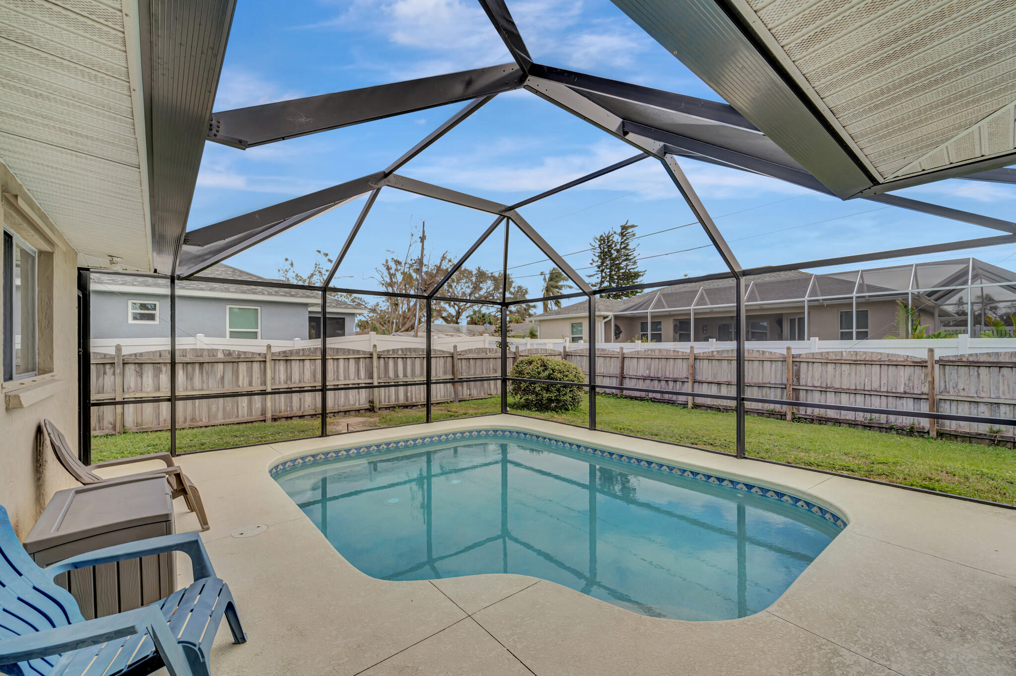 Building Photo - 561 Cabana Rd