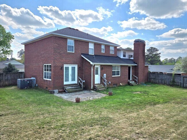 Building Photo - 4517 Crosland Dr