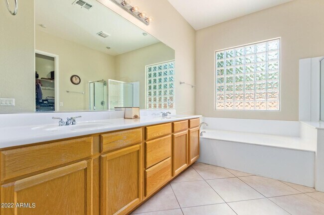 Building Photo - 4250 S Lafayette Dr