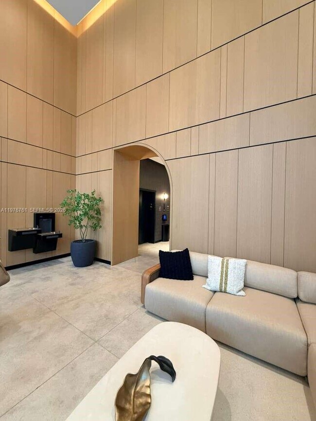 Building Photo - 121 NE 5th St