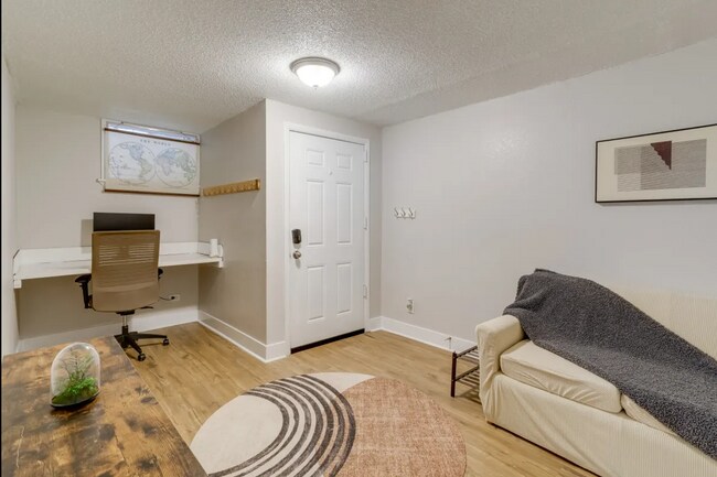 Building Photo - Updated 2BD, 1BA Half-Duplex in North Park...