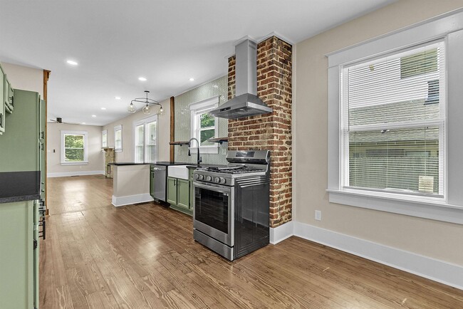 Building Photo - 2245 Monroe Ave