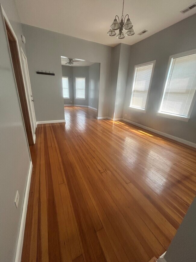 Building Photo - 2414 N Lawndale Ave