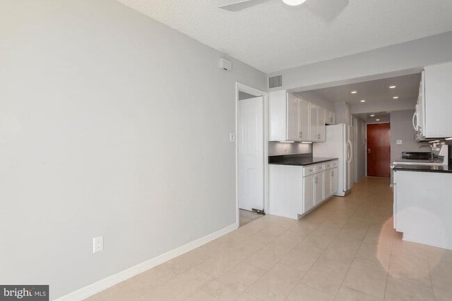 Building Photo - 1101 S Arlington Ridge Rd