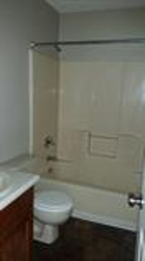 Building Photo - Cozy & Spacious 3 Bedroom Home with Garage and Private Backyard