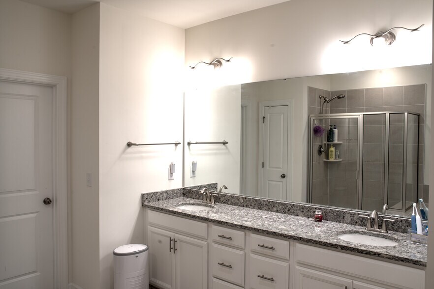Building Photo - 4532 Valley Crest Ln