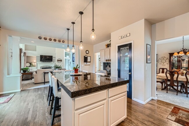 Building Photo - 16352 Parkside Dr