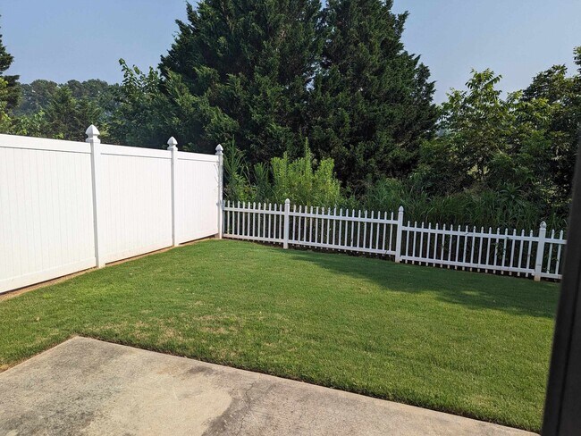 Building Photo - 155 Oakmont Dr