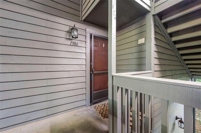 Building Photo - 1306 McClelen Way