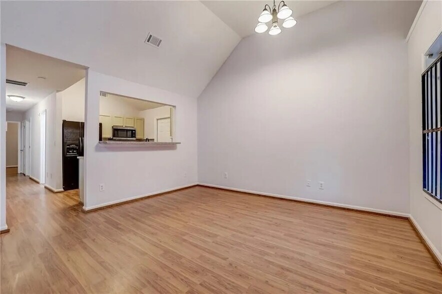 Building Photo - Room in House on Cypress Pointe Dr