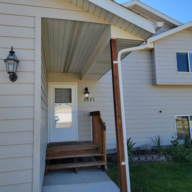 Building Photo - 3 BED | 2 BATH | SPLIT-FOYER HOME | RAPID ...