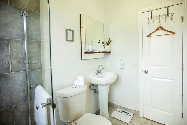 Building Photo - 1050 NW 46th St