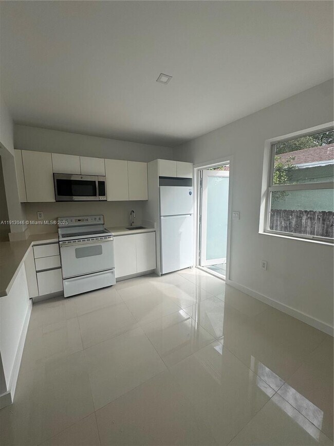 Building Photo - 53 NE 56th St