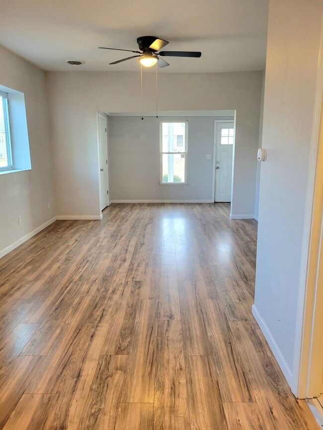 Building Photo - 321 Monroe St