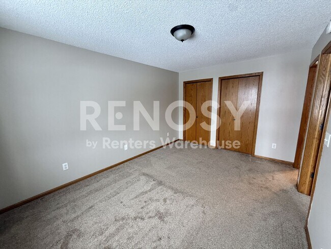 Building Photo - 6762 Gretchen Ct N