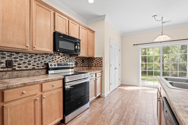 Building Photo - 1020 Fairway Ln