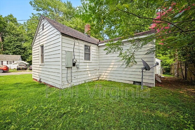 Building Photo - 3407 Essex Cir