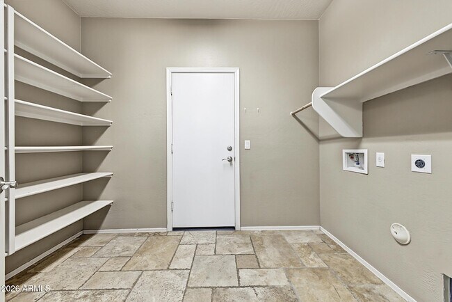Building Photo - 1433 E Canyon Creek Dr